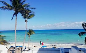Pelicano Inn Playa del Carmen - Beachfront Hotel